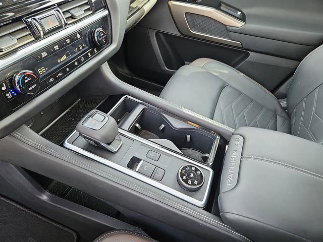 Used 2024 Nissan Pathfinder Platinum w/ Cargo Package image 20