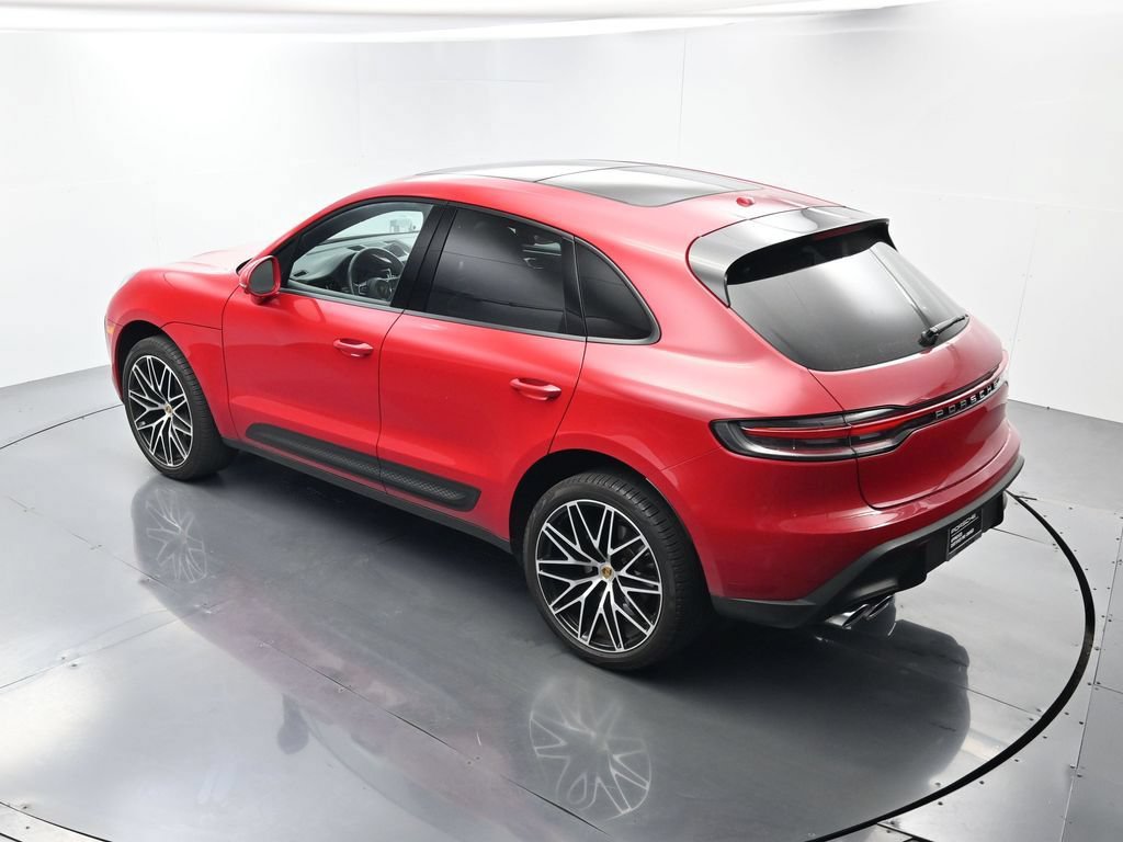 Certified 2025 Porsche Macan AWD/4WD image 36
