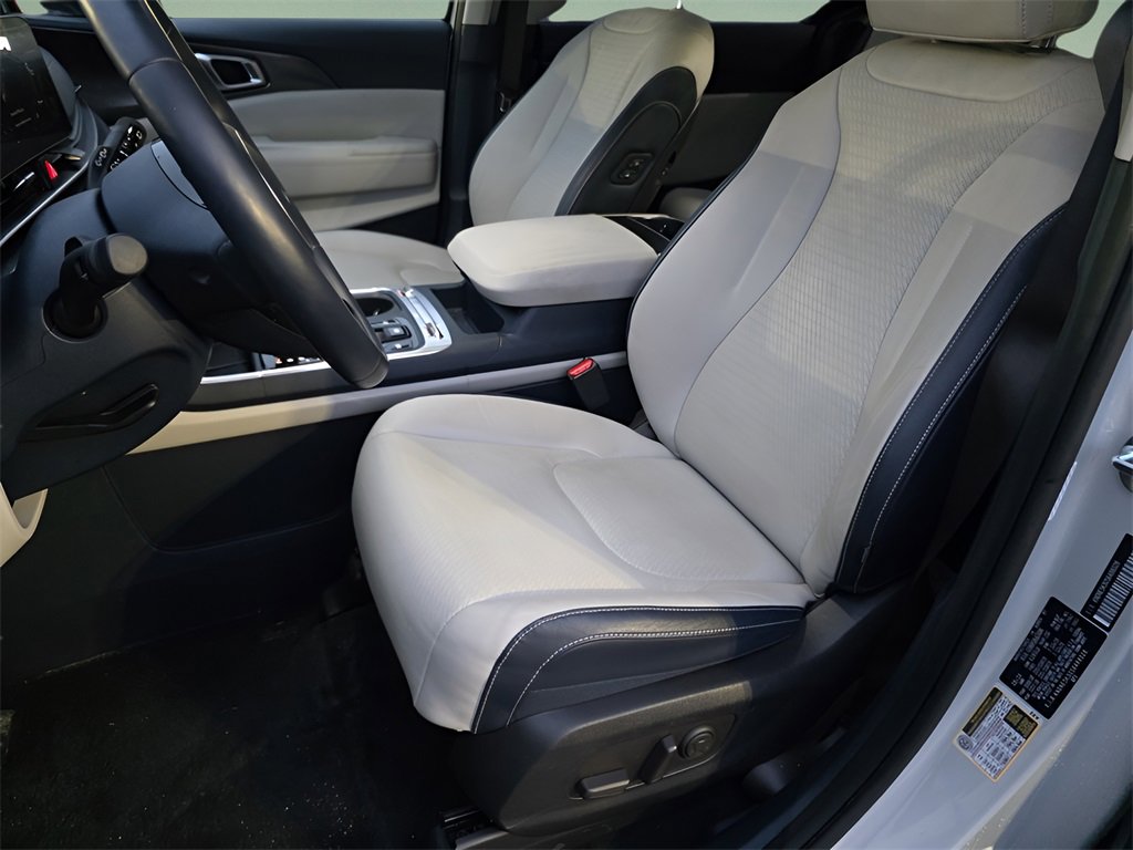 Used 2025 Kia Carnival SX Prestige image 21