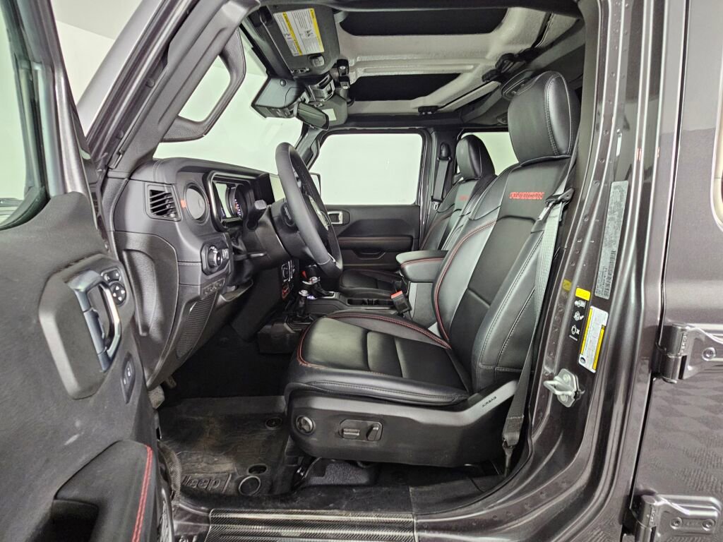 Used 2025 Jeep Wrangler Unlimited Rubicon w/ Convenience Group image 18