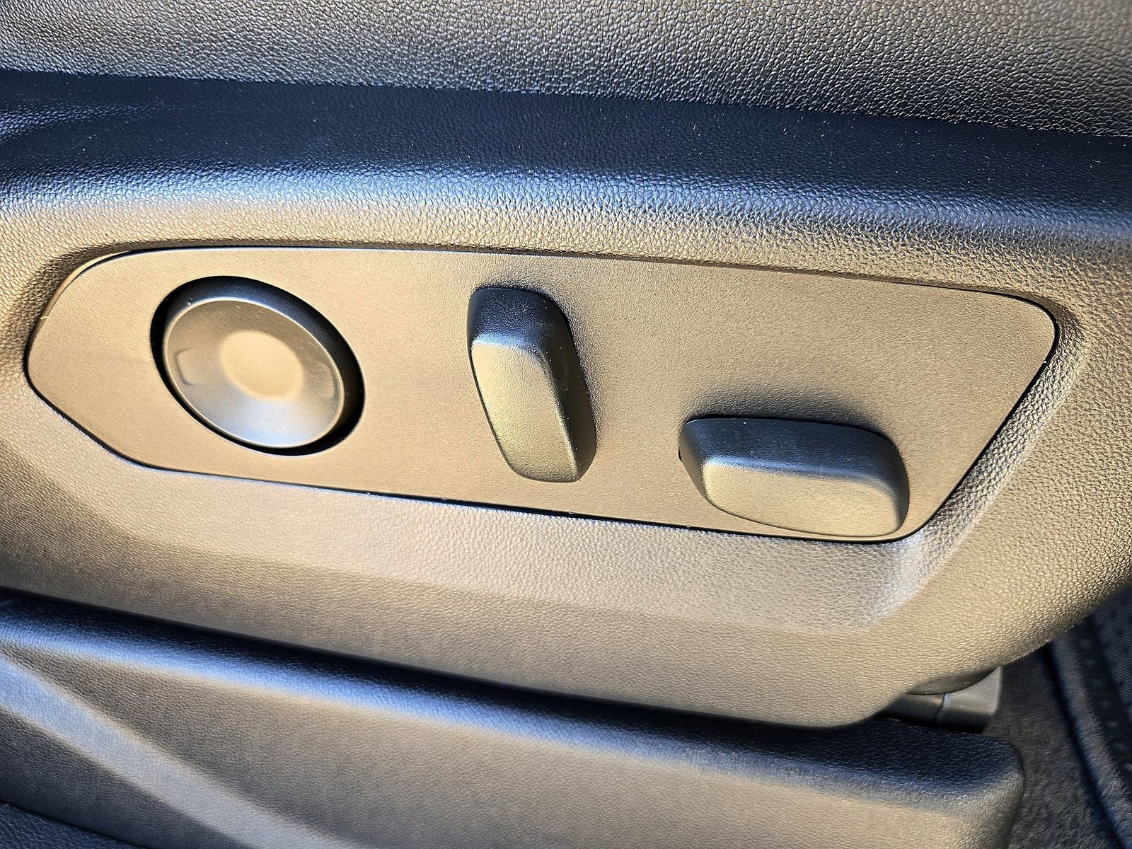 Used 2022 GMC Yukon SLT w/ SLT Luxury Package image 29