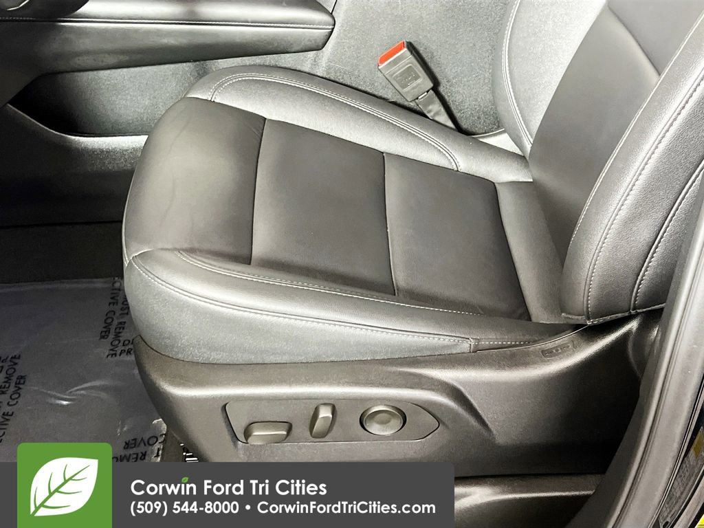 Used 2025 Chevrolet Suburban LT image 25