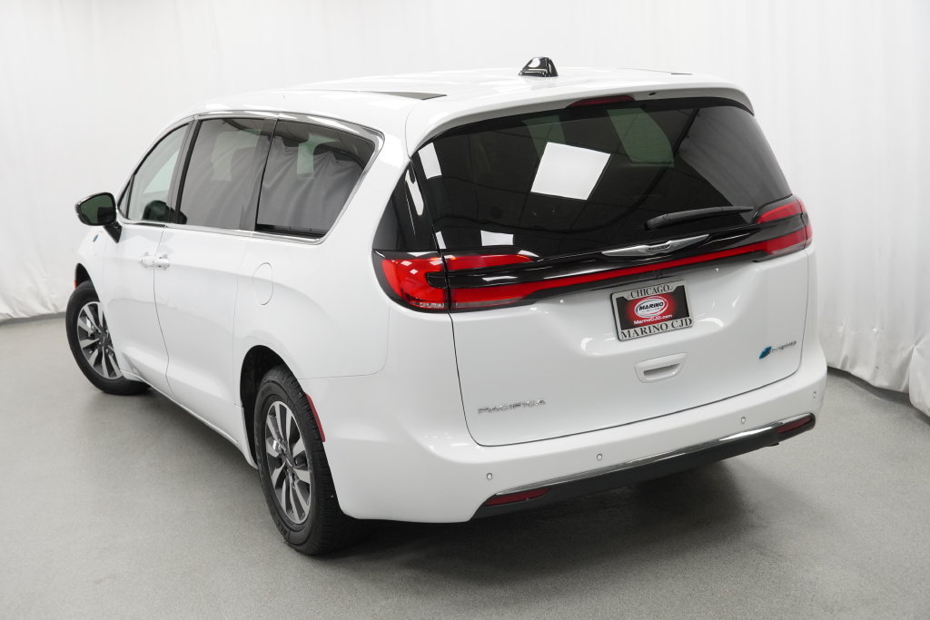 Used 2024 Chrysler Pacifica Limited FWD image 21