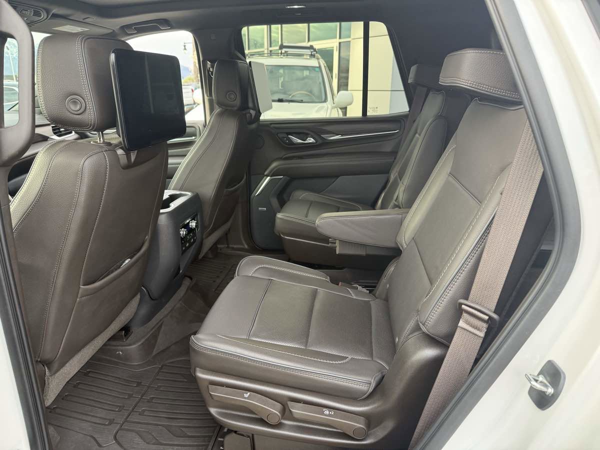 Used 2021 GMC Yukon Denali w/ Denali Ultimate Package image 16