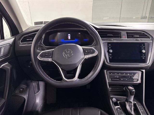 Used 2024 Volkswagen Tiguan SE AWD/4WD image 15