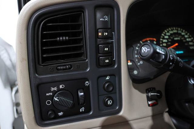 Used 2004 Chevrolet Silverado 2500 LT w/ Heavy-Duty Power Package AWD/4WD image 18