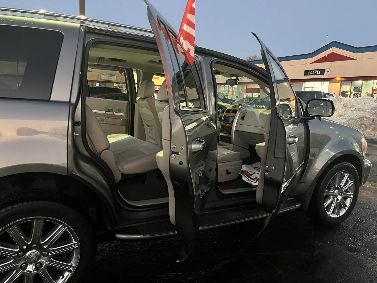 Used 2009 Chrysler Aspen Limited w/ Trailer Tow Group image 14