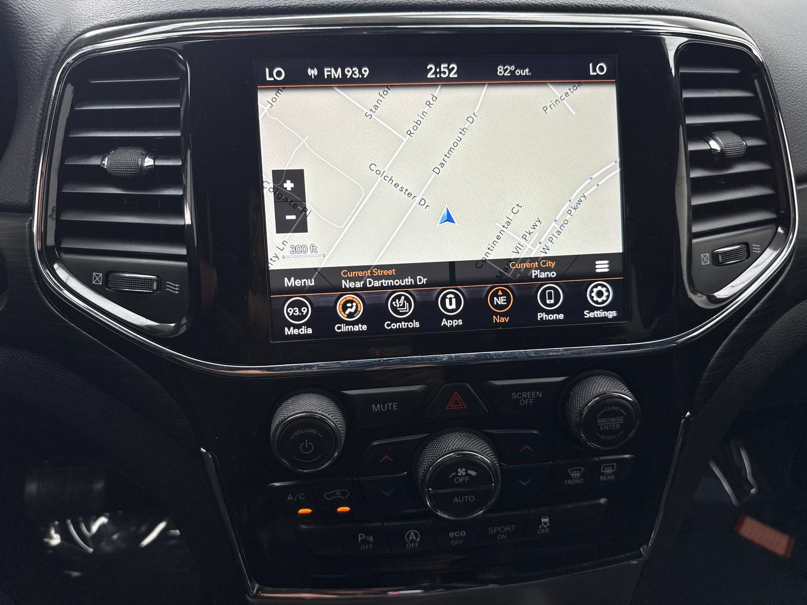 Used 2022 Jeep Grand Cherokee Laredo X RWD image 27