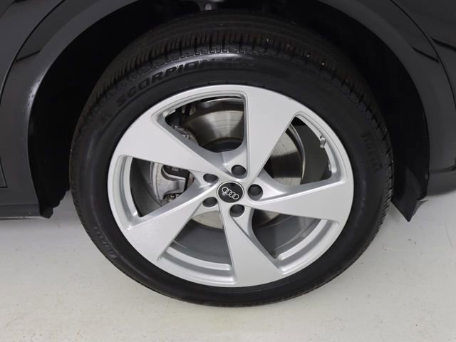 Certified 2025 Audi Q5 Premium Plus w/ Premium Plus image 9