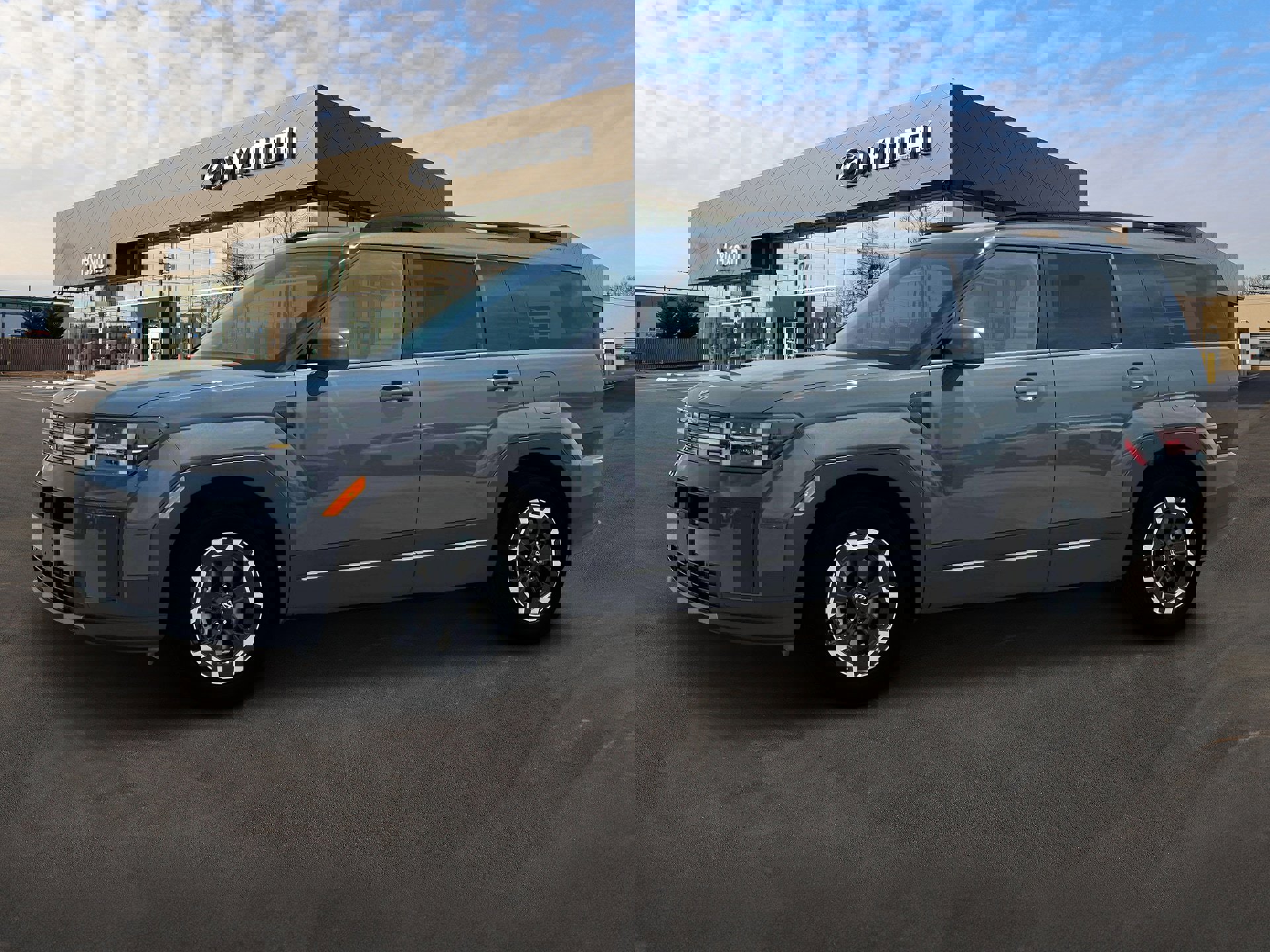 Used 2025 Hyundai Santa Fe SEL image 2