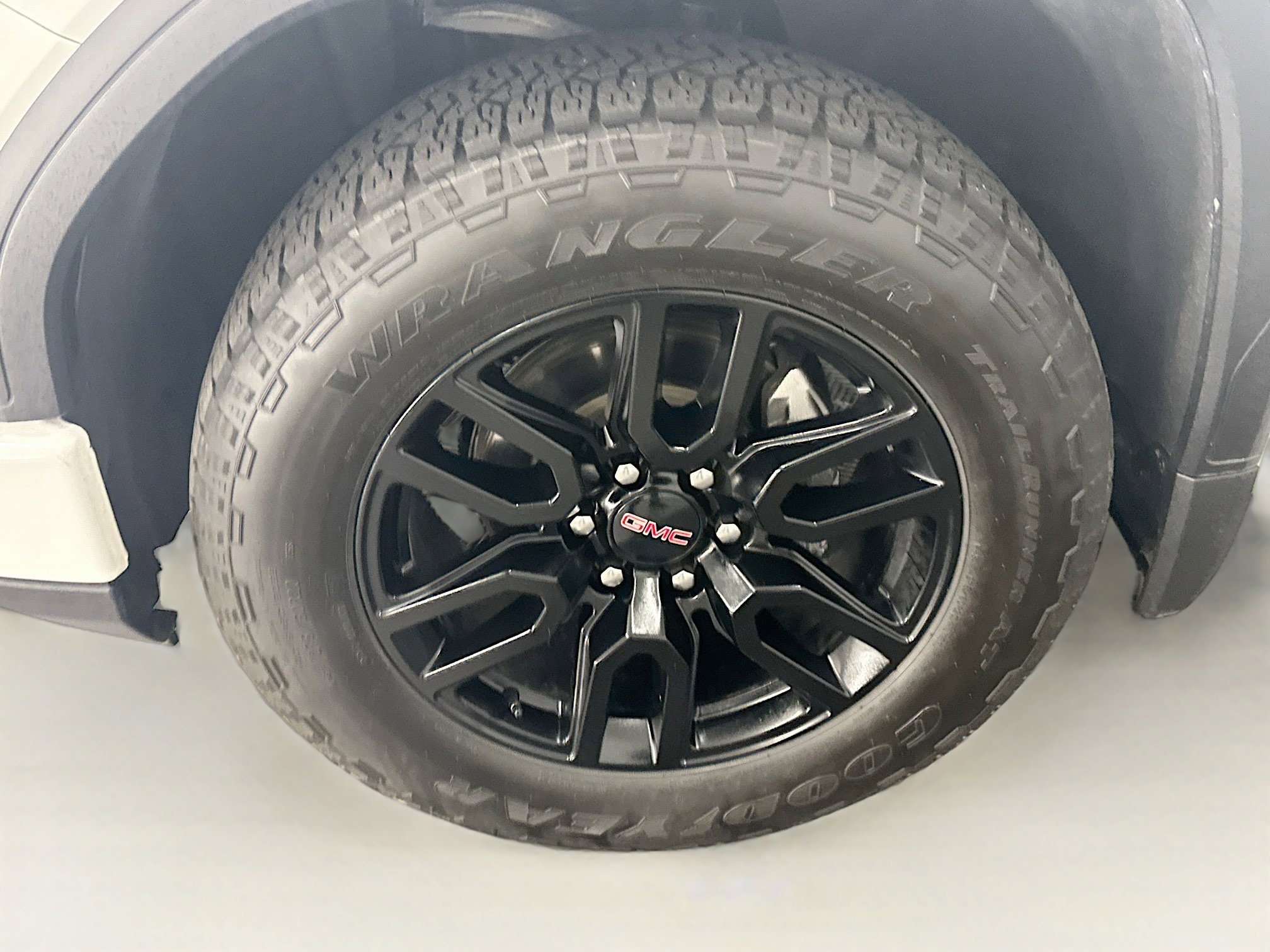 Used 2025 GMC Sierra 1500 Pro w/ Graphite Edition AWD/4WD image 11