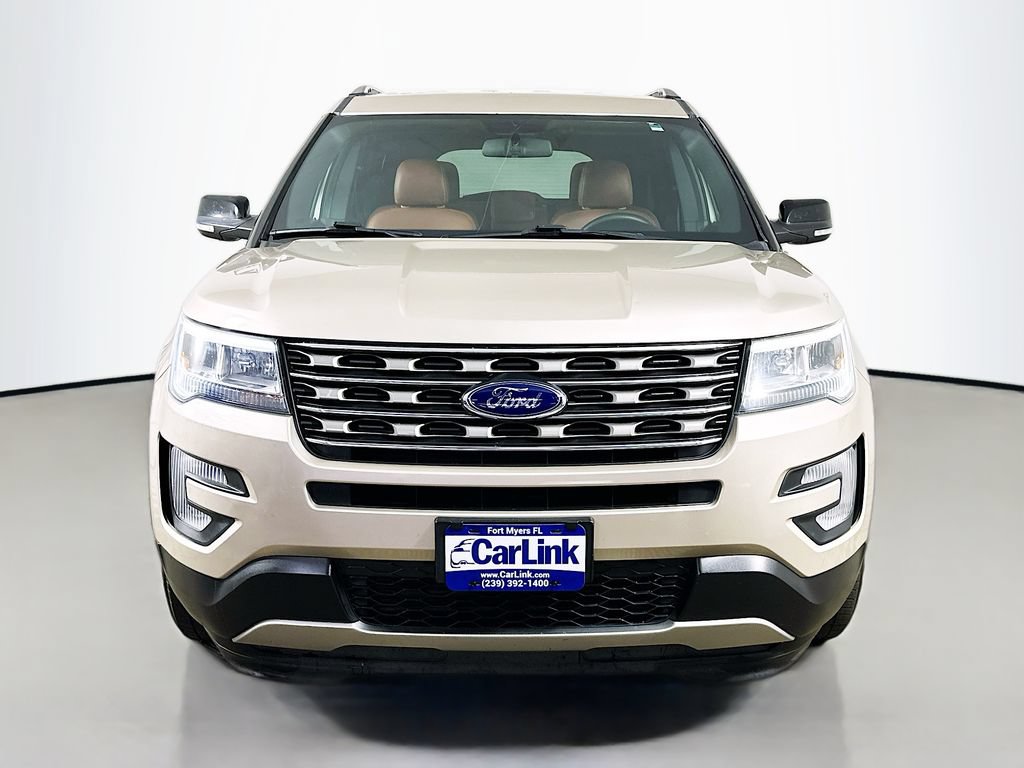 Used 2017 Ford Explorer XLT FWD image 2