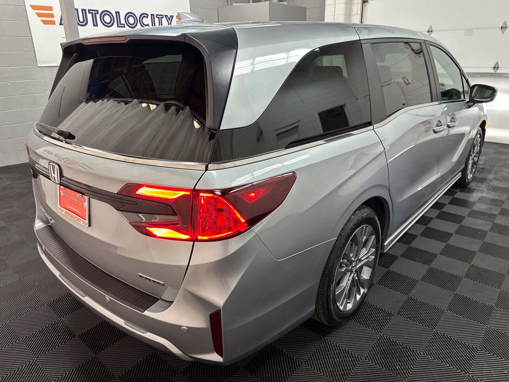 Used 2025 Honda Odyssey Touring image 9