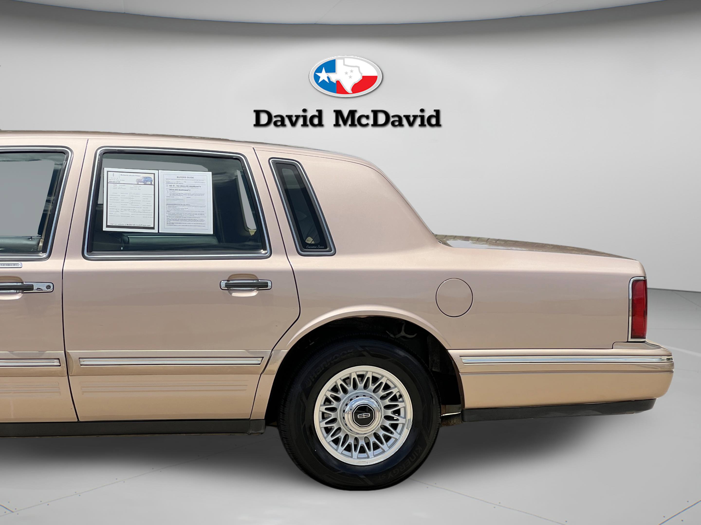 Used 1996 Lincoln Town Car Executive RWD image 31