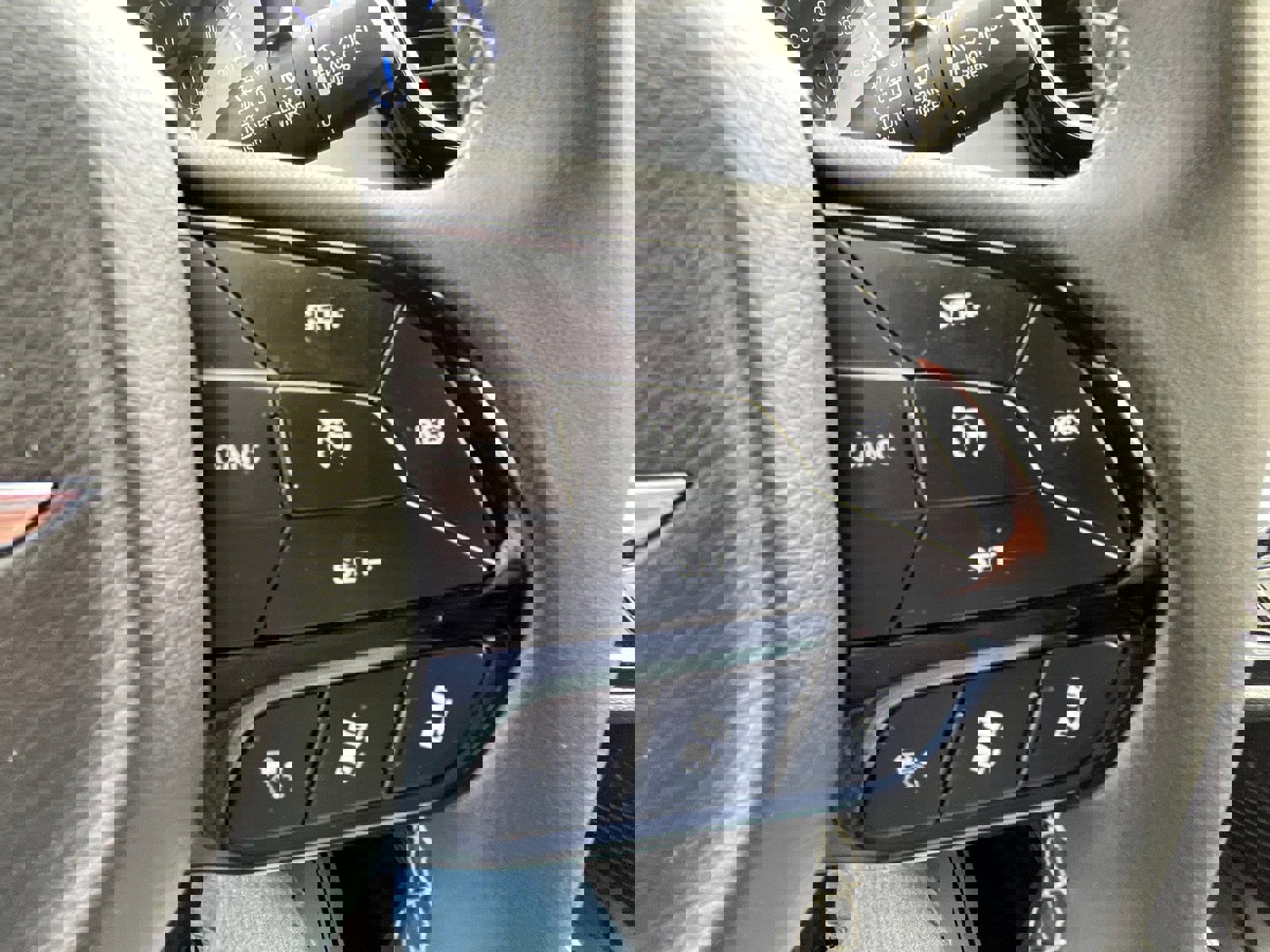 Used 2025 Chrysler Pacifica Limited image 14