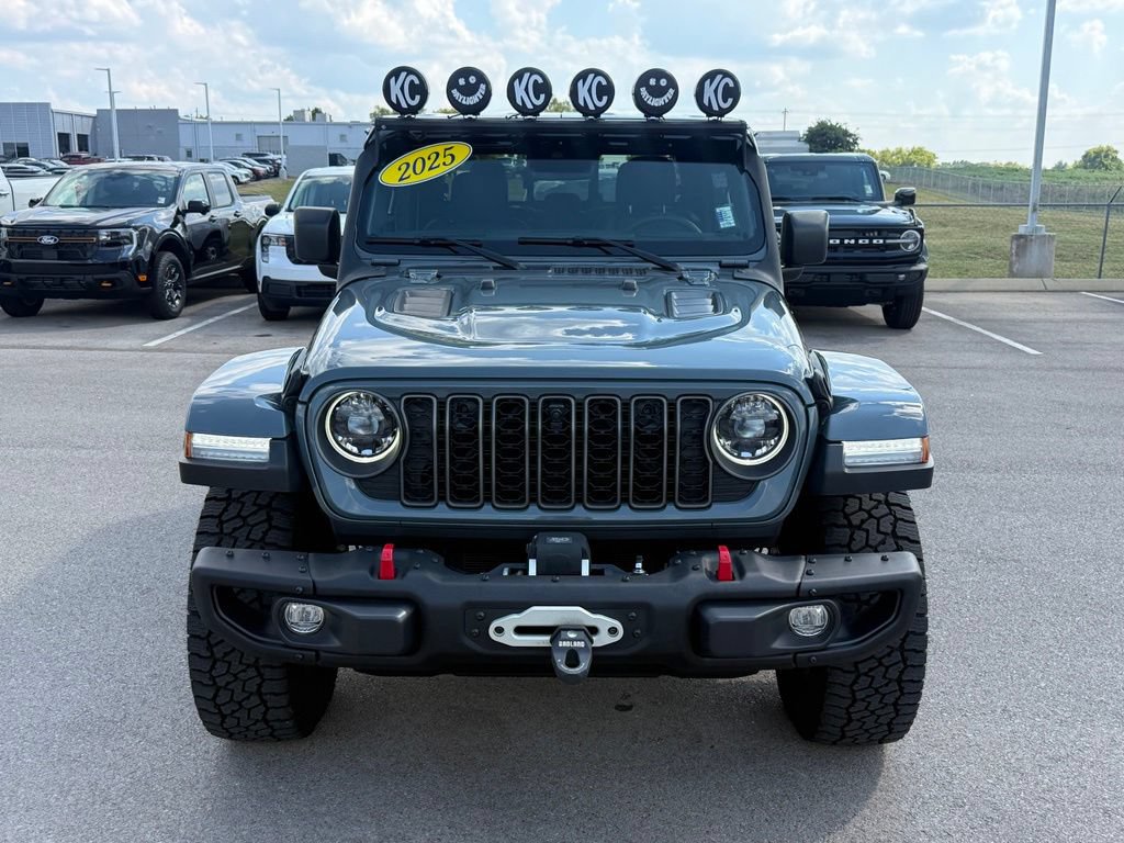 Used 2025 Jeep Gladiator Rubicon AWD/4WD image 37