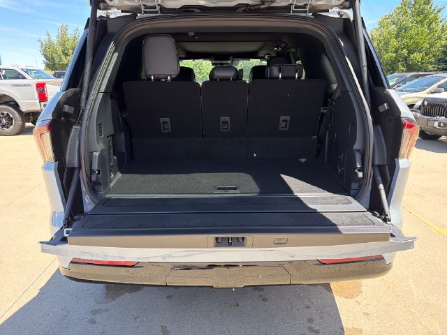 New 2026 Lincoln Navigator Reserve w/ Jet Appearance Package AWD/4WD image 8