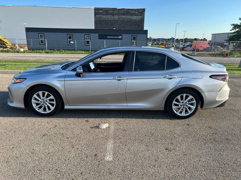 Used 2022 Toyota Camry LE FWD image 3
