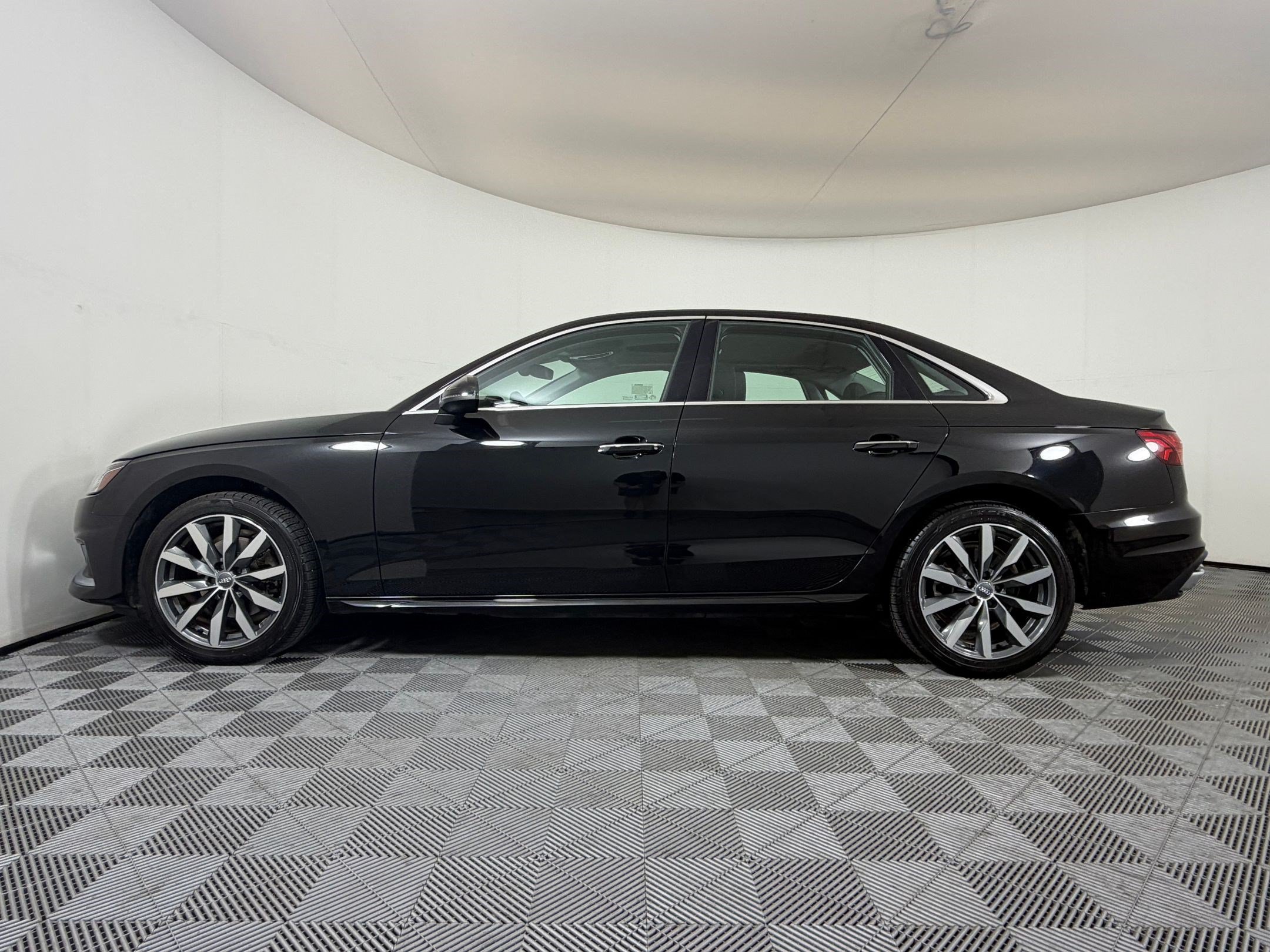 Used 2020 Audi A4 2.0T Premium w/ Convenience Package FWD image 2