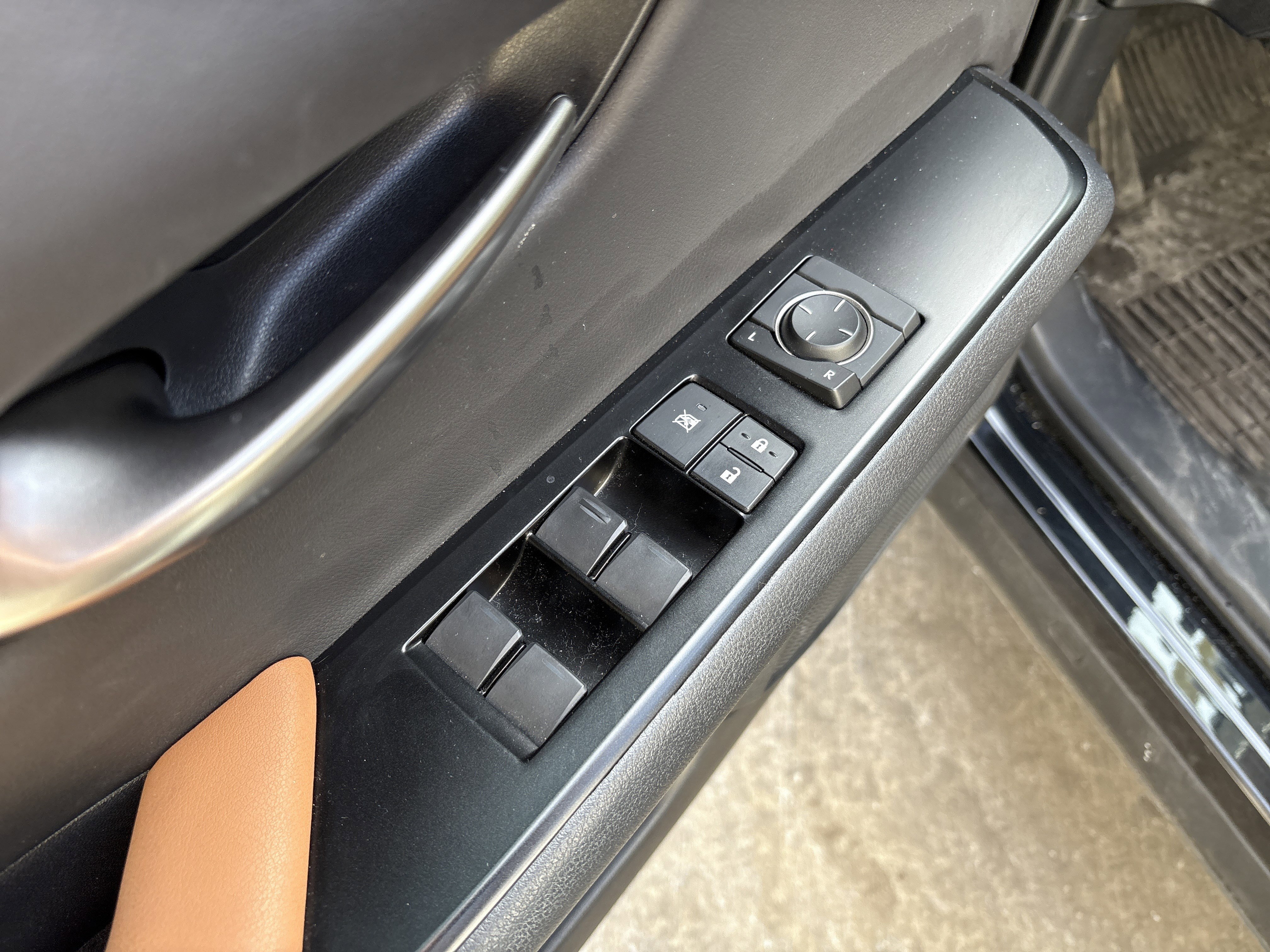 Used 2022 Lexus UX 250h w/ Premium Package image 15