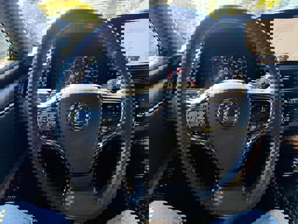 Used 2023 Lexus ES 350 w/ Premium Package image 13