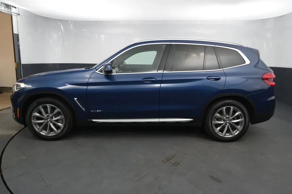 Used 2018 BMW X3 xDrive30i AWD/4WD image 2