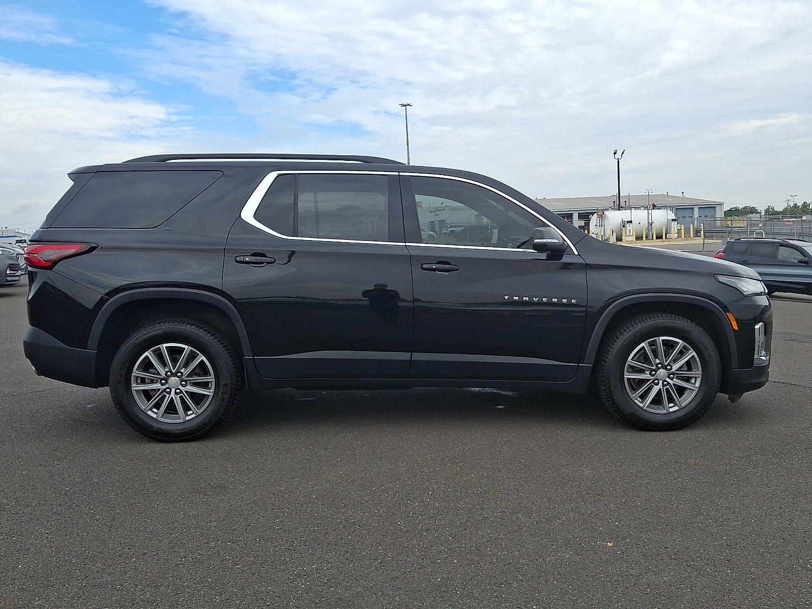 Used 2023 Chevrolet Traverse LT AWD/4WD image 7