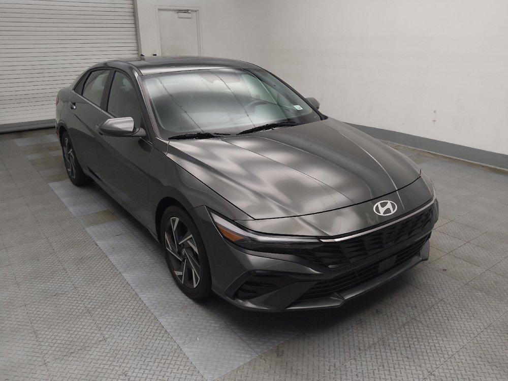 Used 2025 Hyundai Elantra SEL FWD image 13