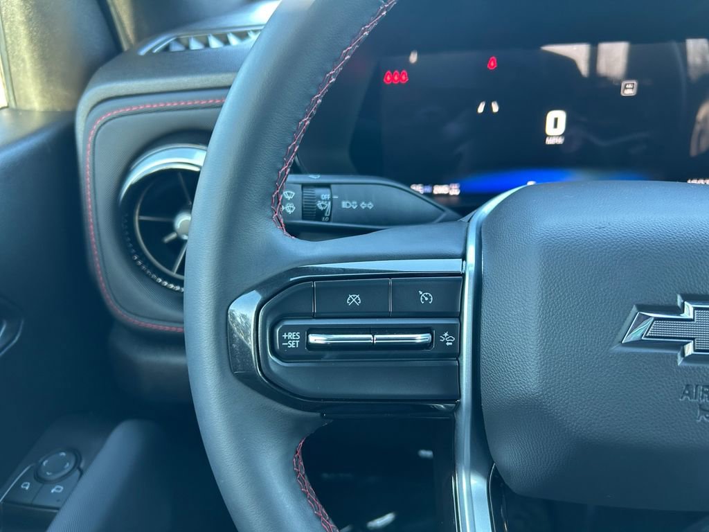 Used 2024 Chevrolet Colorado Z71 w/ Z71 Convenience Package 2 image 17