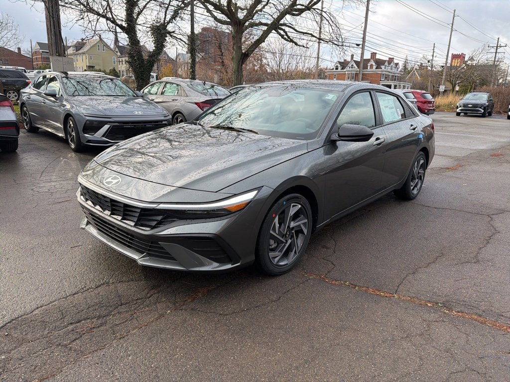 New 2025 Hyundai Elantra Sport image 3