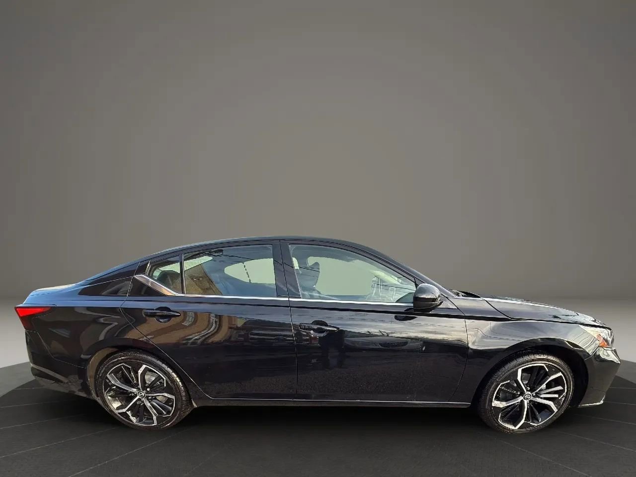 Used 2025 Nissan Altima 2.5 SR image 4