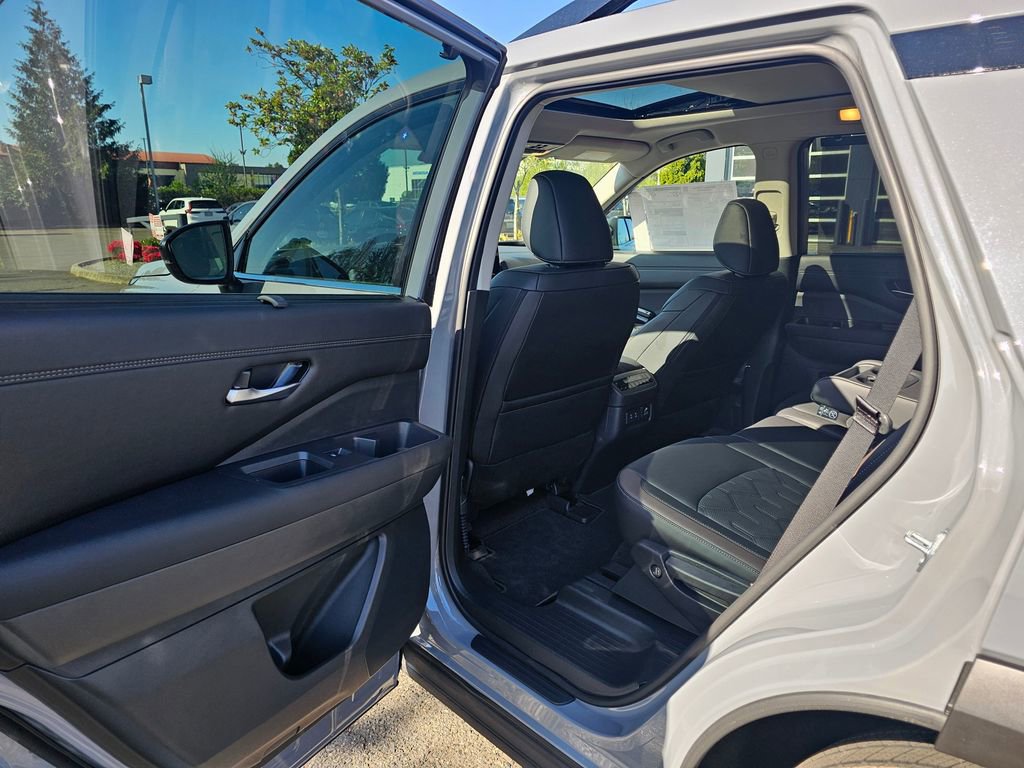 New 2026 Nissan Pathfinder Platinum AWD/4WD image 11