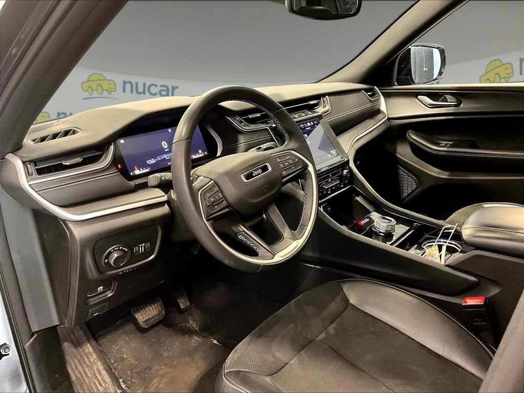 Used 2023 Jeep Grand Cherokee Altitude image 12