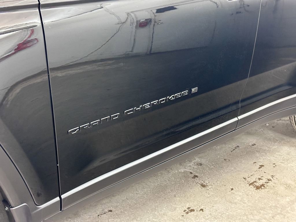 New 2026 Jeep Grand Cherokee Altitude image 16