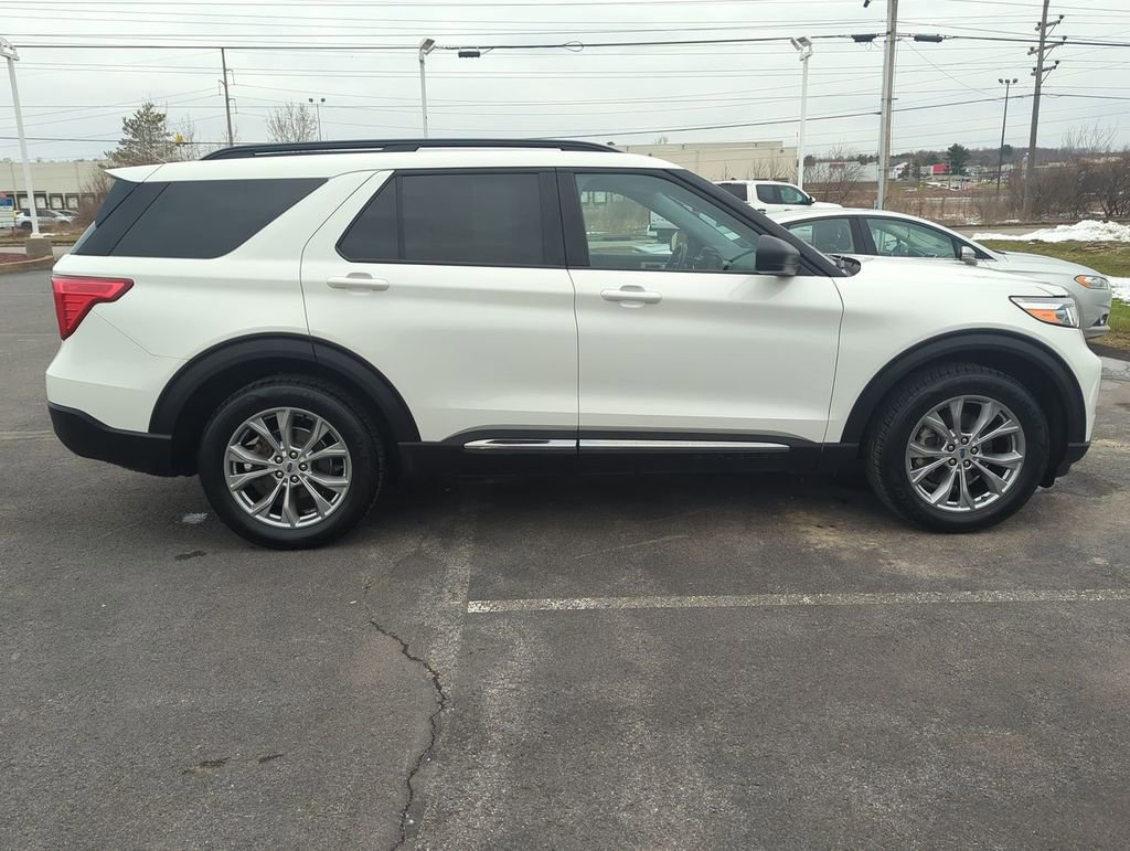 Used 2023 Ford Explorer XLT w/ Equipment Group 202A image 9