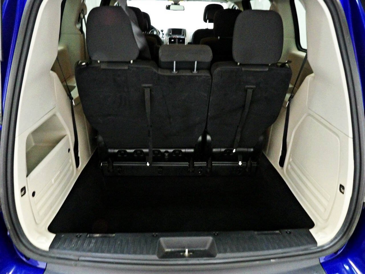 Used 2018 Dodge Grand Caravan SE w/ UConnect Hands-Free Group FWD image 12