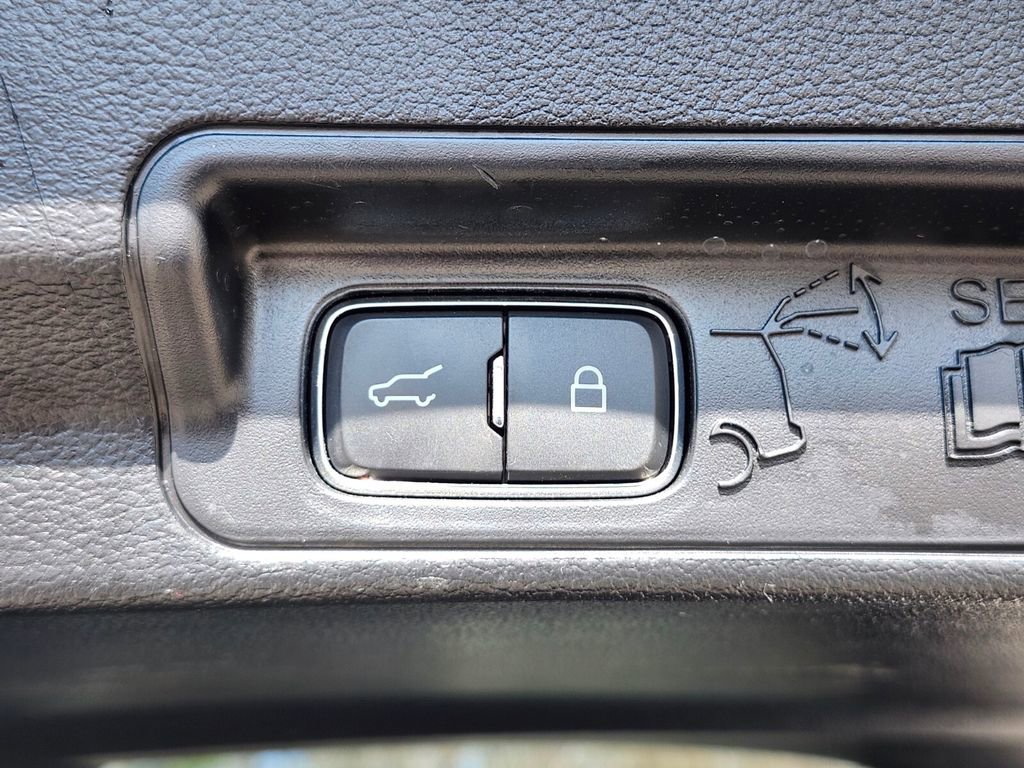 Certified 2022 Ford Explorer XLT w/ Equipment Group 202A image 35