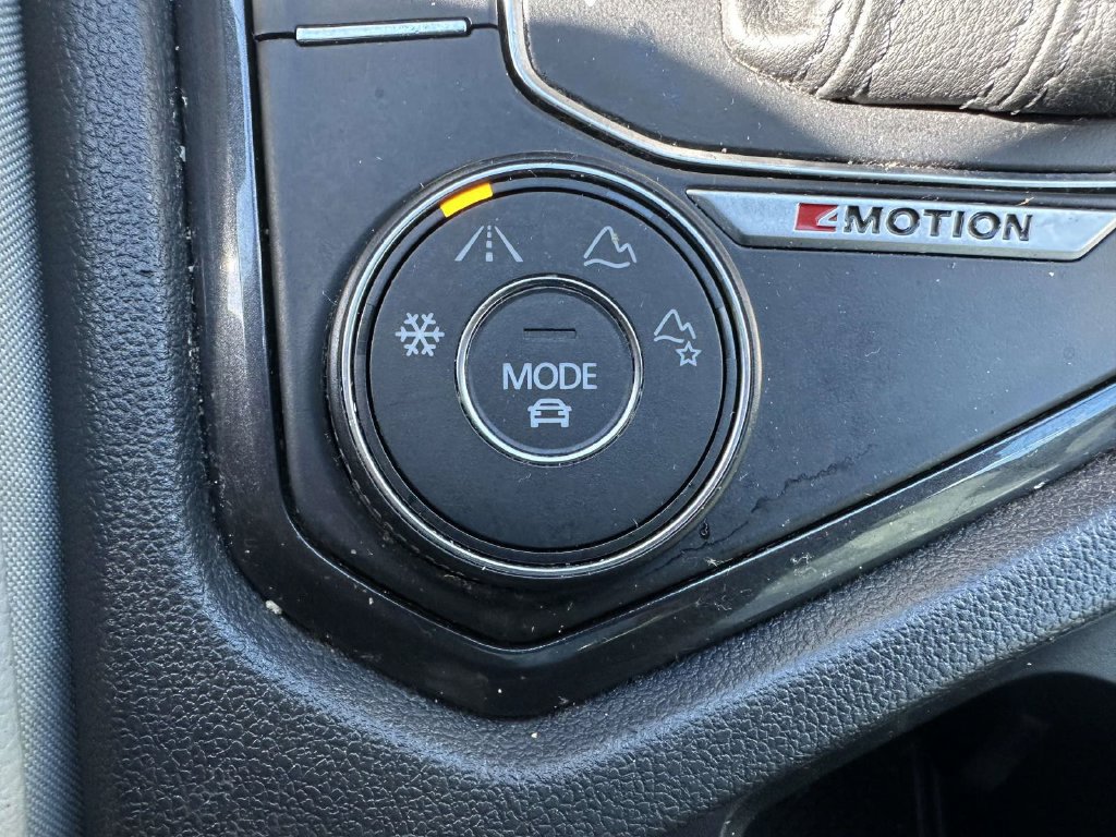 Used 2018 Volkswagen Tiguan SE w/ Panoramic Sunroof Package AWD/4WD image 29