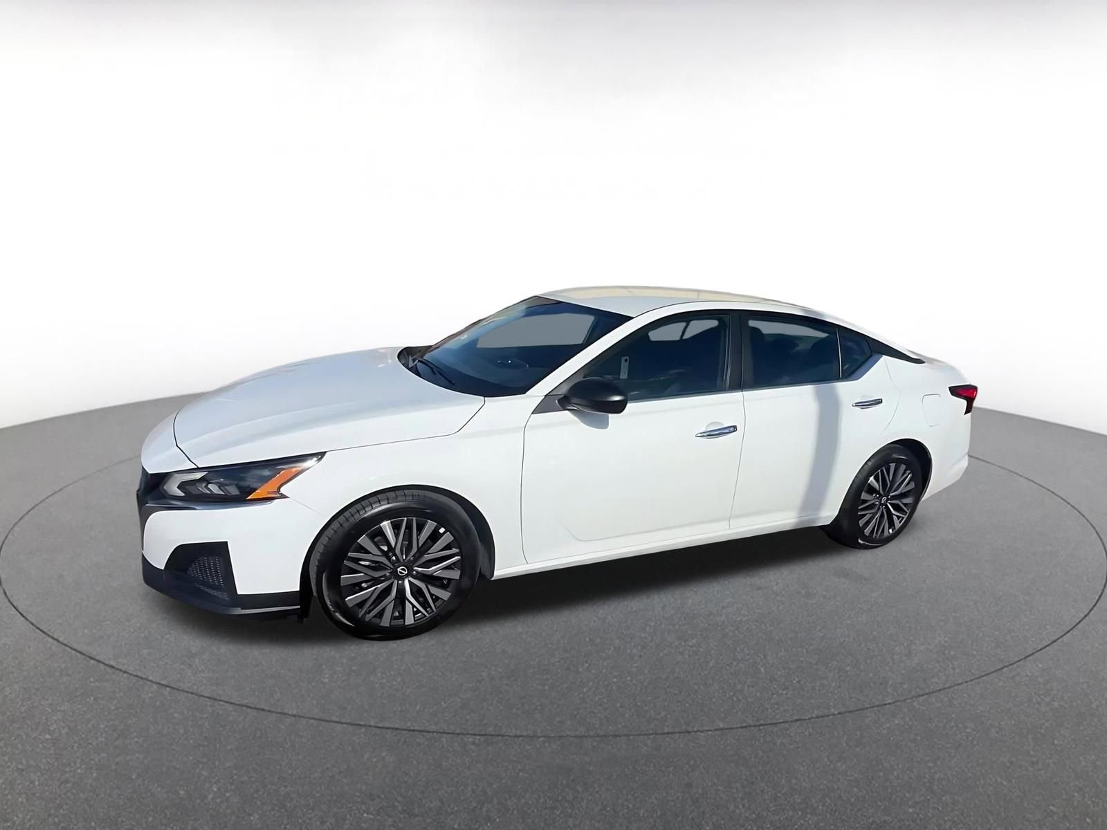 Used 2025 Nissan Altima 2.5 SV image 8