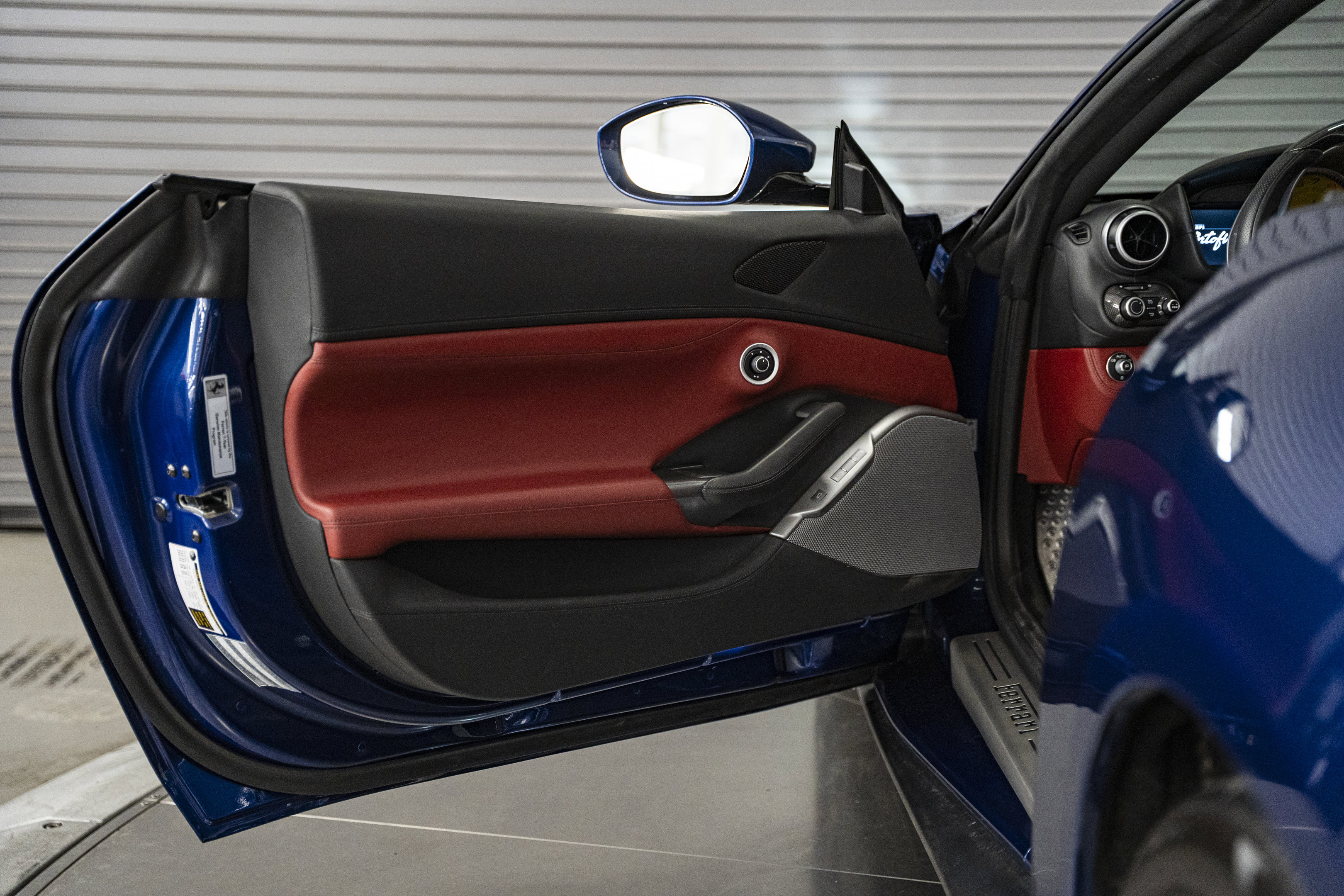 Used 2019 Ferrari Portofino RWD image 24