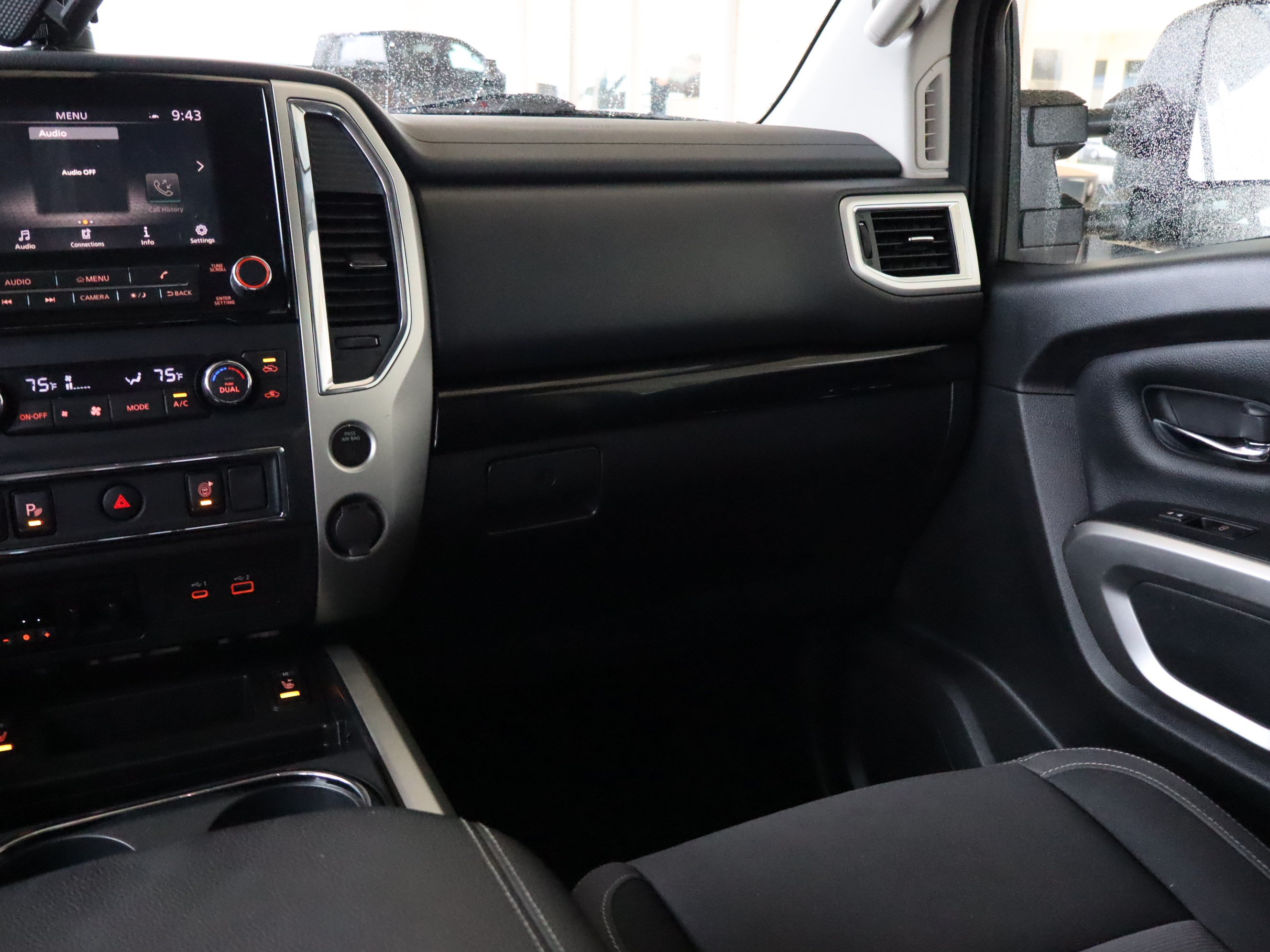 Used 2023 Nissan Titan SV w/ SV Convenience Package AWD/4WD image 16