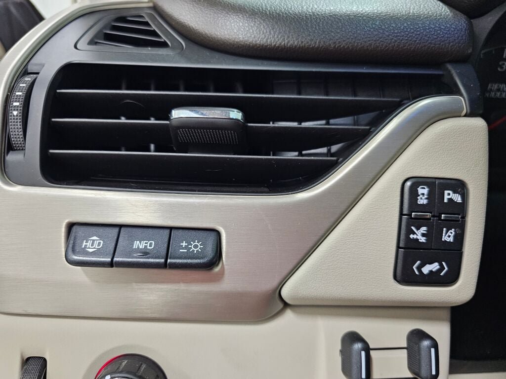 Used 2015 GMC Yukon XL Denali w/ Touring Package RWD image 31