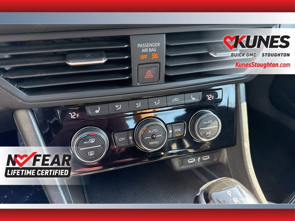 Used 2024 Volkswagen Jetta SE image 31