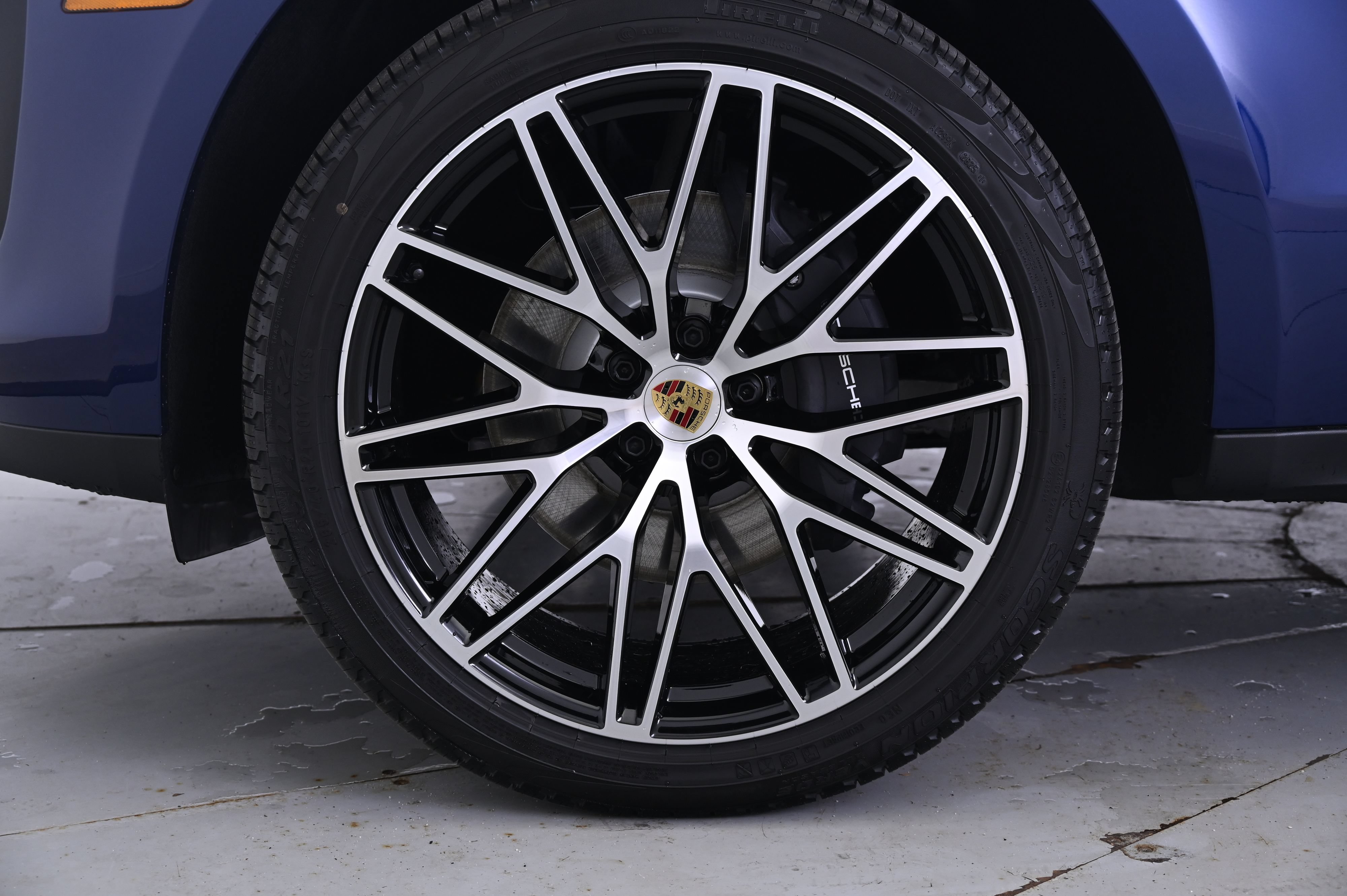 Certified 2026 Porsche Macan AWD/4WD image 11