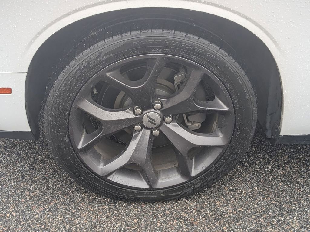 Used 2018 Dodge Challenger SXT Plus image 9