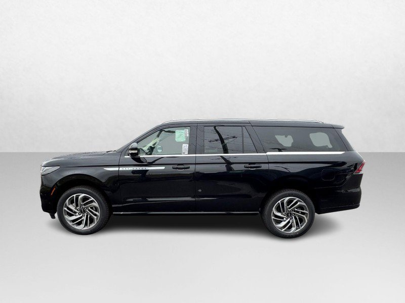 New 2025 Lincoln Navigator L Reserve image 8