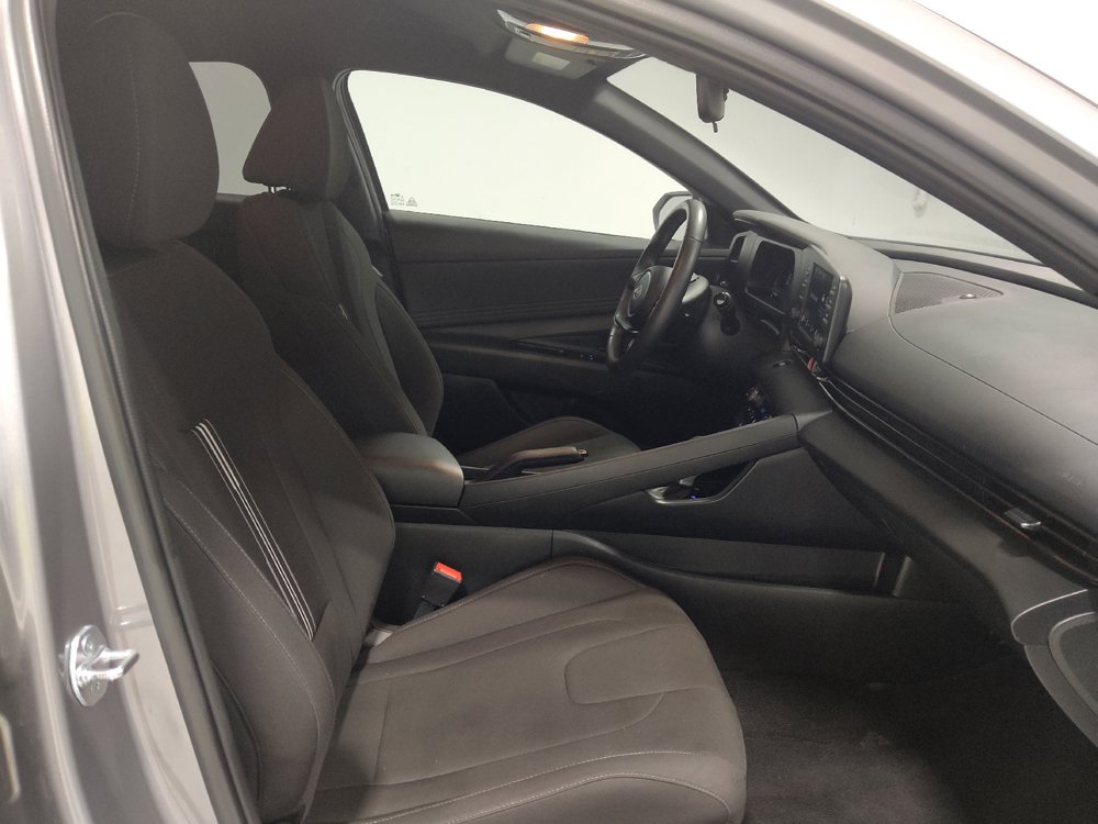 Used 2025 Hyundai Elantra Sport FWD image 21