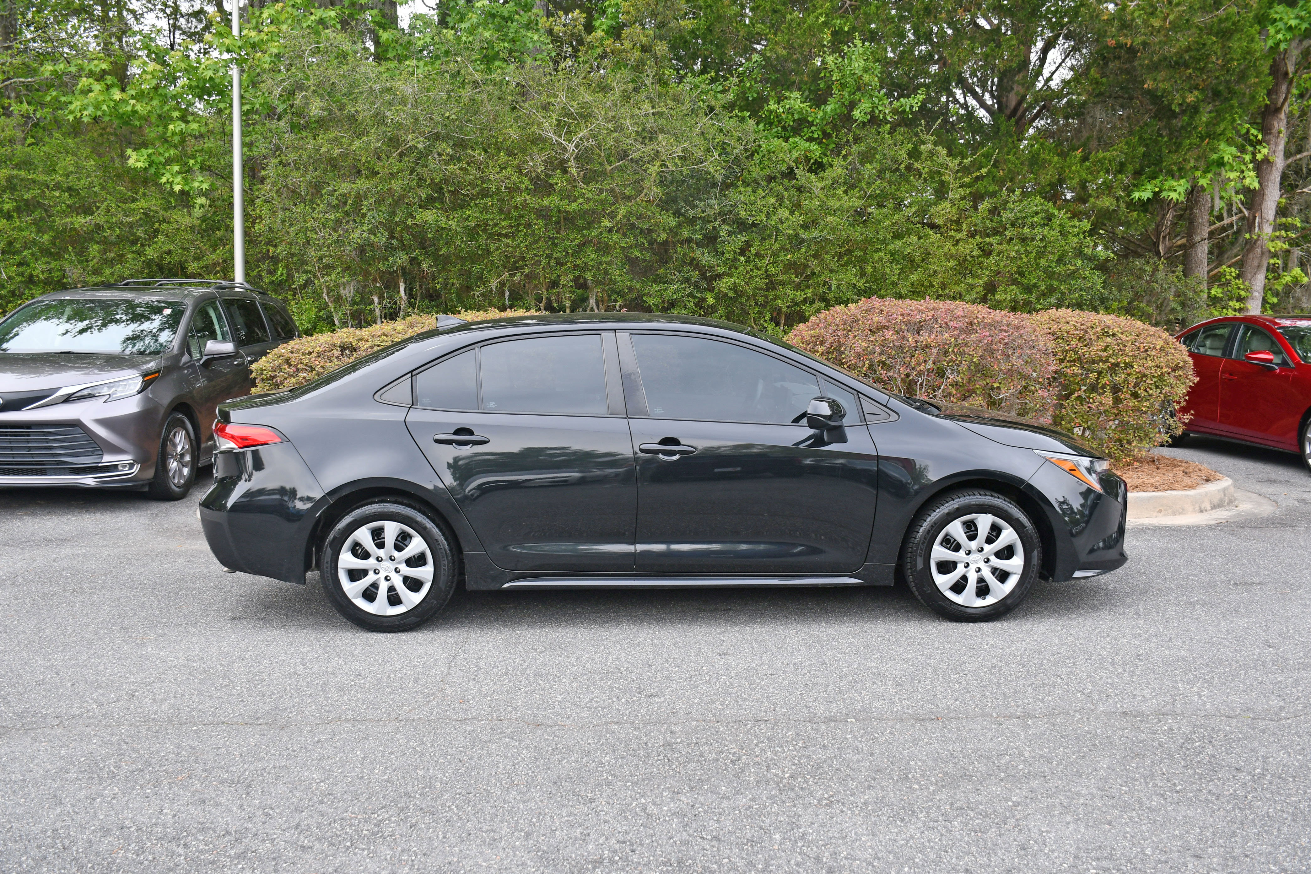 Certified 2022 Toyota Corolla LE FWD image 5
