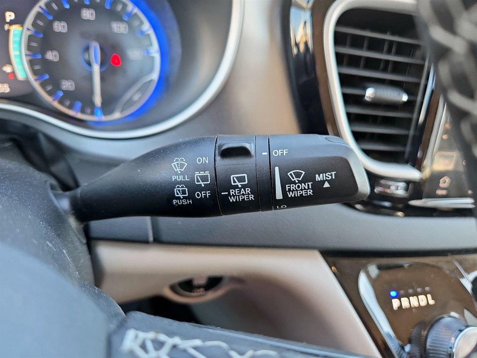 Used 2024 Chrysler Pacifica Touring-L image 17
