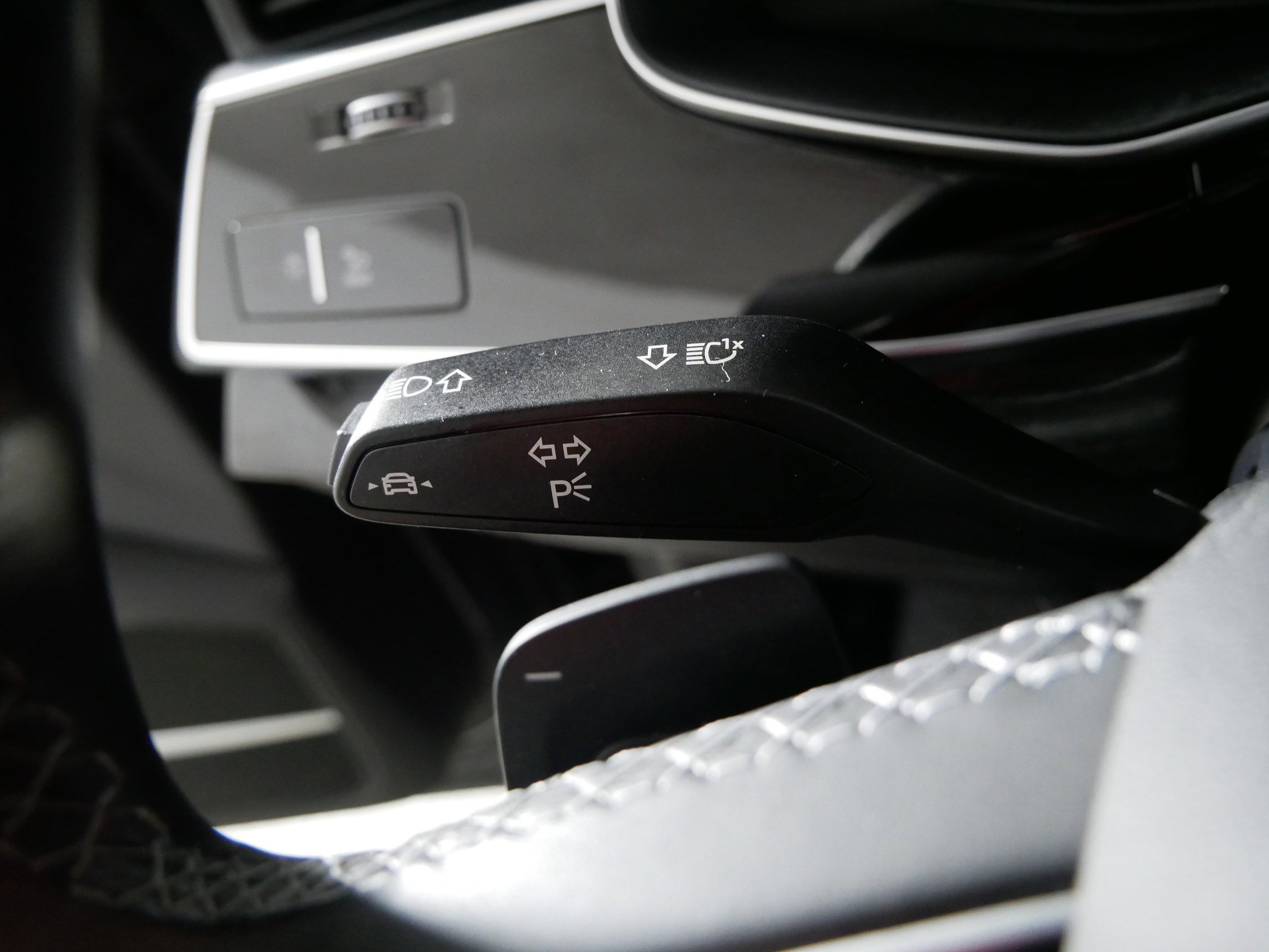 Used 2021 Audi Q8 Prestige w/ Prestige Package image 32